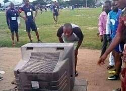 Enlace a El VAR en África. Tan bueno, que el TV funciona sin conectarlo