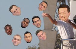 Enlace a El Valencia pone a vender a media plantilla