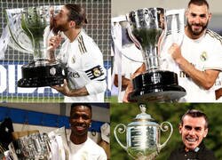 Enlace a Los jugadores del Madrid posando con 'su' título