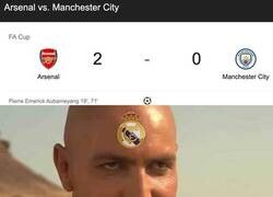 Enlace a Y vienen en picada