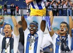 Enlace a La tradición del Porto cada vez que gana la Liga de su país que un jugador no ha podido cumplir
