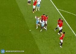 Enlace a Pogba acaba de cometer el penalti más estúpido de su carrera