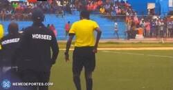 Enlace a Show en Somalia. DT agrede a un juez asistente y persigue a otro para agredirlo despues de ser expulsado.