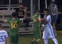 Enlace a Mientras tanto en la MLS... No espero menos de un país que le llama 'soccer' al fútbol.