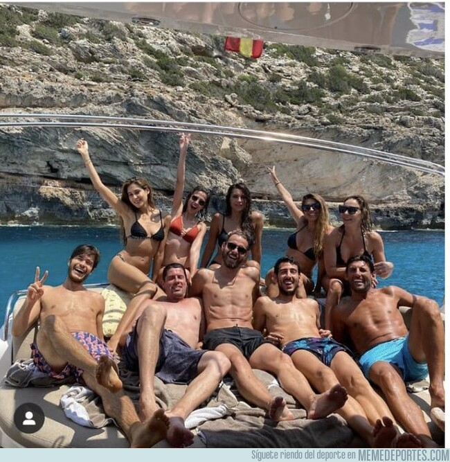 1114099 - Lío total en el arbitraje: la relación del famoso linier-cirujano con algunos futbolistas le ha salido muy cara y ataca directamente al comité de árbitros con un videocomunicado