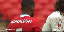 Enlace a Las jugadas de Wijnaldum, próximo jugador del Barça, frente al Arsenal que están horrorizando a todos los culés