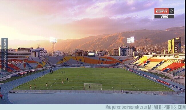 1115809 - Descansa y admira la hermosa vista del Estadio Felix Capriles de Bolivia en el regreso de la Copa Libertadores.