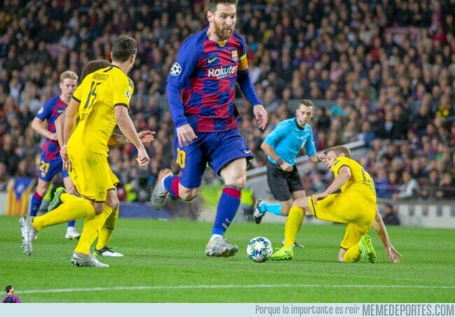 1117141 - Esta vez no es Messi chiquito, es Messi Grandioso (via: @arnau.grcia)