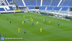 Enlace a Lammers humilla al defensa del Cagliari con este golazo