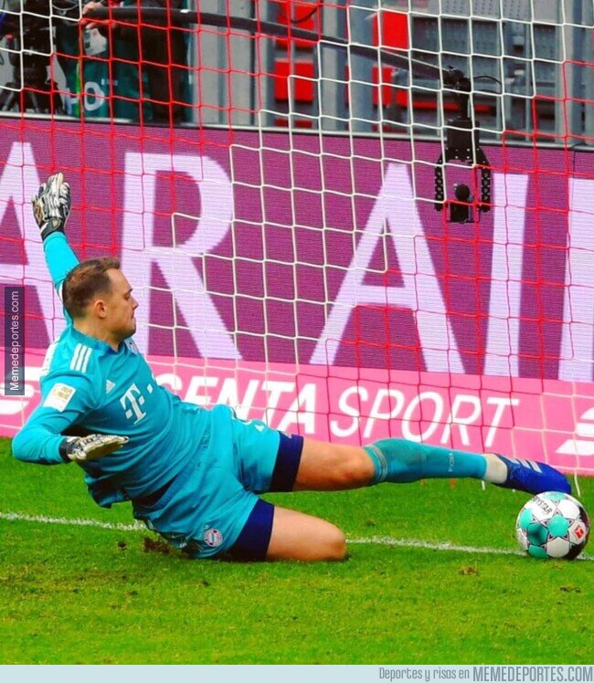 1118866 - Una postal casual de Neuer