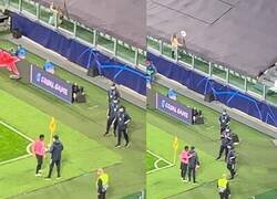 Enlace a Ansu Fati le prometió su camiseta a un recogebolas y no se fue del estadio sin hacerlo