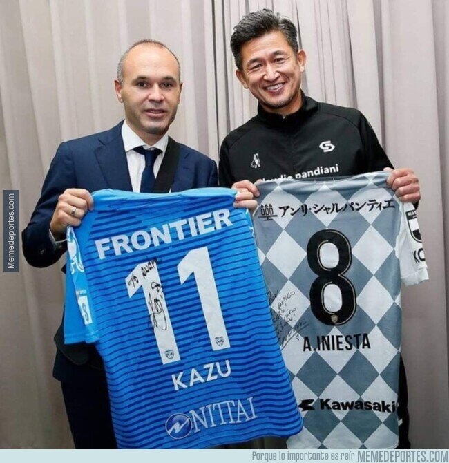 1120067 - La postal del día: Iniesta y Oliver Atom