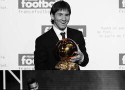 Enlace a Hoy hace 11 años Messi recibía su primer balón de oro, y empezaba a escribir una de las más grandes páginas del fútbol