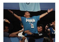 Enlace a ¿Seguimos separando futbolita y persona y seguimos endiosando a alguién así?