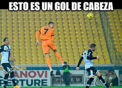 Enlace a Los culés se han ido arriba diciendo que Messi marcó de cabeza pero...