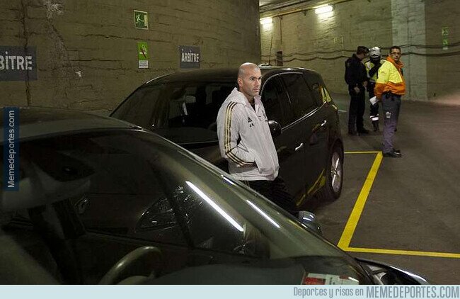 1125281 - Zidane en el parking esperando a Lucas Vázquez