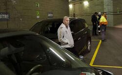 Enlace a Zidane en el parking esperando a Lucas Vázquez