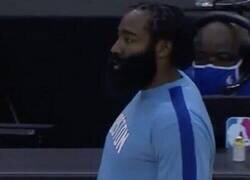 Enlace a Harden lo disimula bien