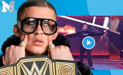 Enlace a ¿Pero esto qué es? Bad Bunny irrumpe en el Royal Rumble de la WWE y acaba con dos contrincantes