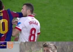 Enlace a Terrible, Jordán golpeando el codo de Messi con su nariz