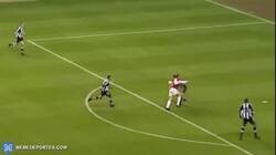 Enlace a Hoy hace 19 años Bergkamp nos regaló uno de los goles más hermosos de la historia