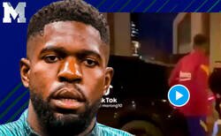 Enlace a Se esta saliendo de las manos. Umtiti se baja del coche para encarar a los tik-tokers del semáforo.