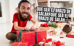 Enlace a Ramos abriendo los regalos de su cumpleaños