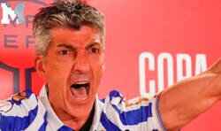 Enlace a Todo el mundo está alucinando: Imanol Alguacil se pone en modo aficionado gritando en plena rueda de prensa tras ganar la Copa del Rey