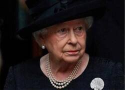 Enlace a Increíble lo de la Reina Isabel II