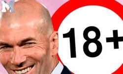 Enlace a Recopilan imágenes de Zidane vestido como si fuese un consolador y es absolutamente épico