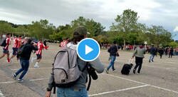 Enlace a Las imágenes de la vergüenza: Toda la plantilla del Atleti se rodea de la gente para celebrar la Liga sin mascarillas