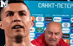 Enlace a Brutal: la reacción del seleccionador de Rusia al ver las botellas de Coca-Cola en rueda de prensa