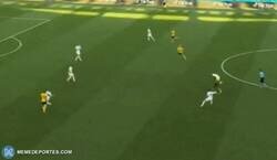 Enlace a Alexander Isak jugando completamente desnudo contra Eslovaquia. Abusón