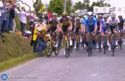 Enlace a Este despistado genera choque masivo en la primera etapa del Tour de Francia