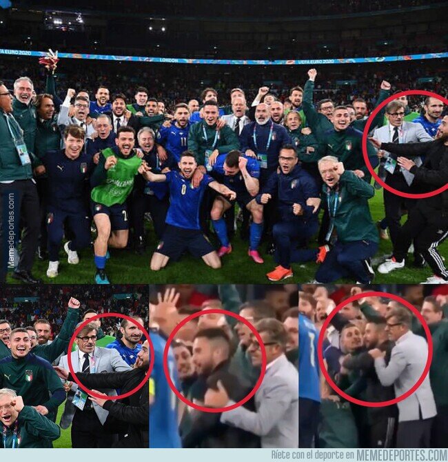 1139256 - Un espontáneo se coló en la celebración de Italia y nadie se dió cuenta hasta publicar las fotos