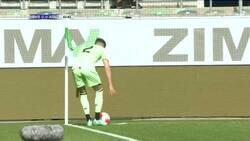 Enlace a Haaland firma un autógrafo en mitad de tiro de esquina.