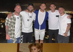 Enlace a Messi se fotografía con medio PSG