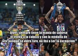 Enlace a Una manía de Dani Alves