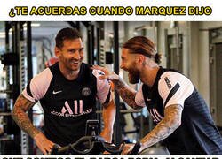 Enlace a Conversación distendida entre compañeros de equipo