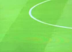 Enlace a Desafortunada lesión del joven Harvey Elliot que se rompe el tobillo.