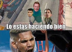 Enlace a El único que hace algo