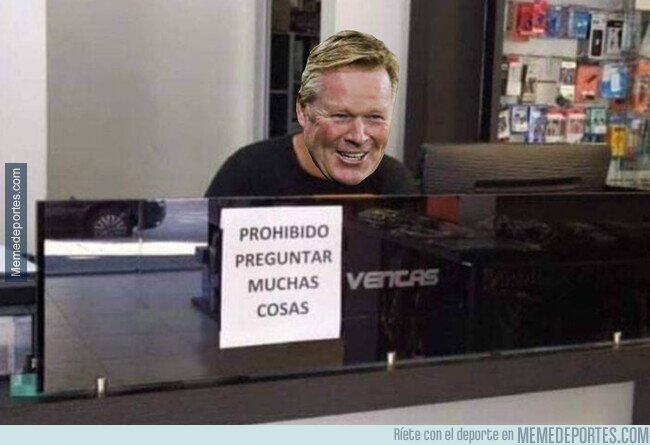 1145059 - Koeman saliendo a rueda de prensa