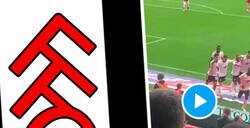 Enlace a Momento emotivo en la Championship. Jugadores del Fulham celebran gol con un fanático discapacitado.