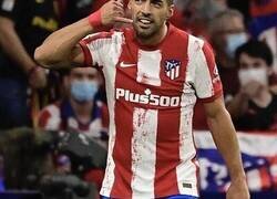 Enlace a Luis Suárez se la lía a Koeman en plena celebración recordándole su llamada