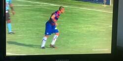 Enlace a Este es ahora mi cobro de penalti favorito. Desde Brasil, como no.