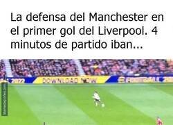 Enlace a Solskjaer jugando con un solo central. Genio incomprendido