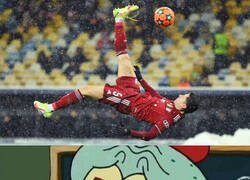 Enlace a El golazo de Lewandowski bajo la nieve de Kiev