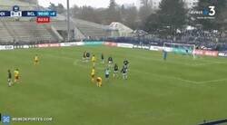 Enlace a El árbitro Jerome Miguelgorry provoca a la hinchada con este gesto tras recibir insultos por la Copa de Francia