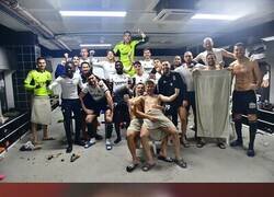 Enlace a Celebracion en los camerinos del Cartagena. Pintemos el límite, señores.