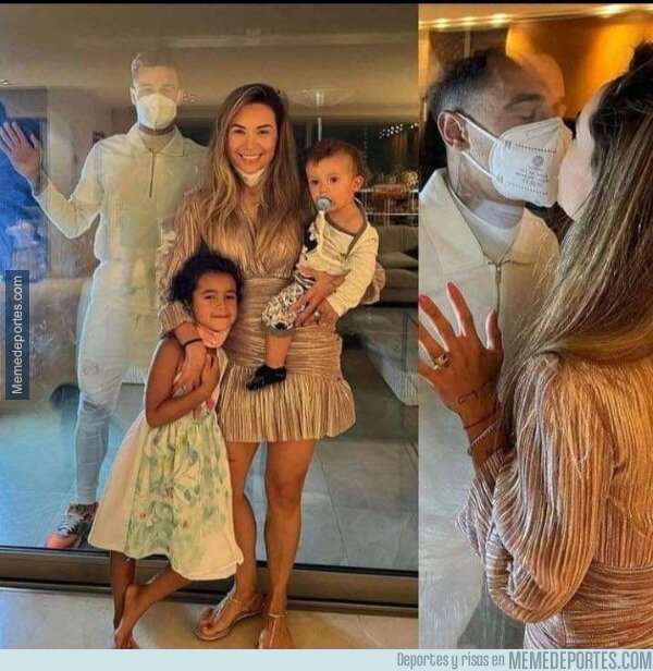 1152226 - Me muero, a Coutinho lo pusieron dentro de una mampara de vidrio para separarse de su familia.